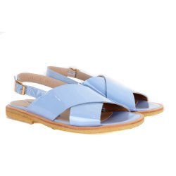 Angulus 5637 sandal med krydsrem i lyseblå lakskind