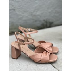 Unisa MEDWAY sandal i nude skind med hæl