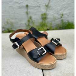 Bella Moda S25057 sandal med kilehæl i sort skind