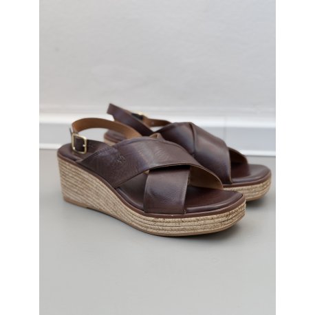 Shoedesign Copenhagen Dennise sandal i brun skind med kilehæl