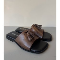 Pavement Paulina slip in sandal i brun læder