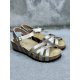 Bella Moda S23637 sandal med kilehæl i guld skind